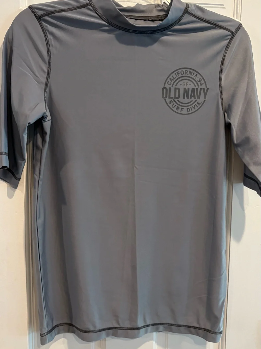 Old Navy Boys Gray Short-Sleeve Rash Guard. Size XL (14-16)